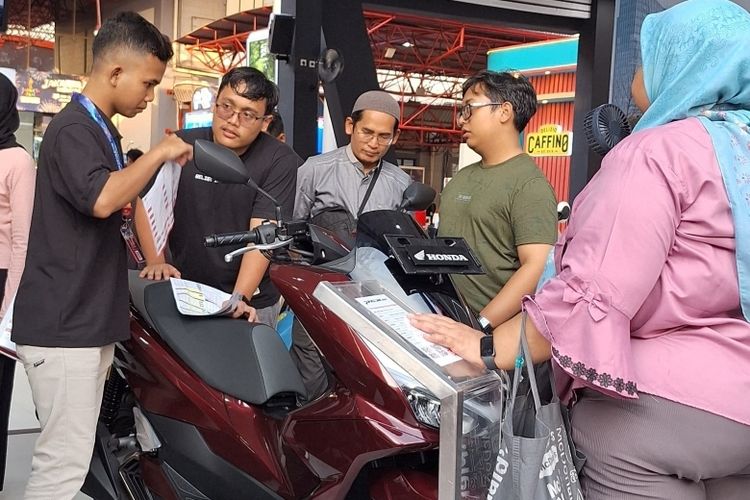 Stan Honda di JFK 2025 selalu ramai pengunjung yang antusias melihat promo dan lini motor terbaru. 
