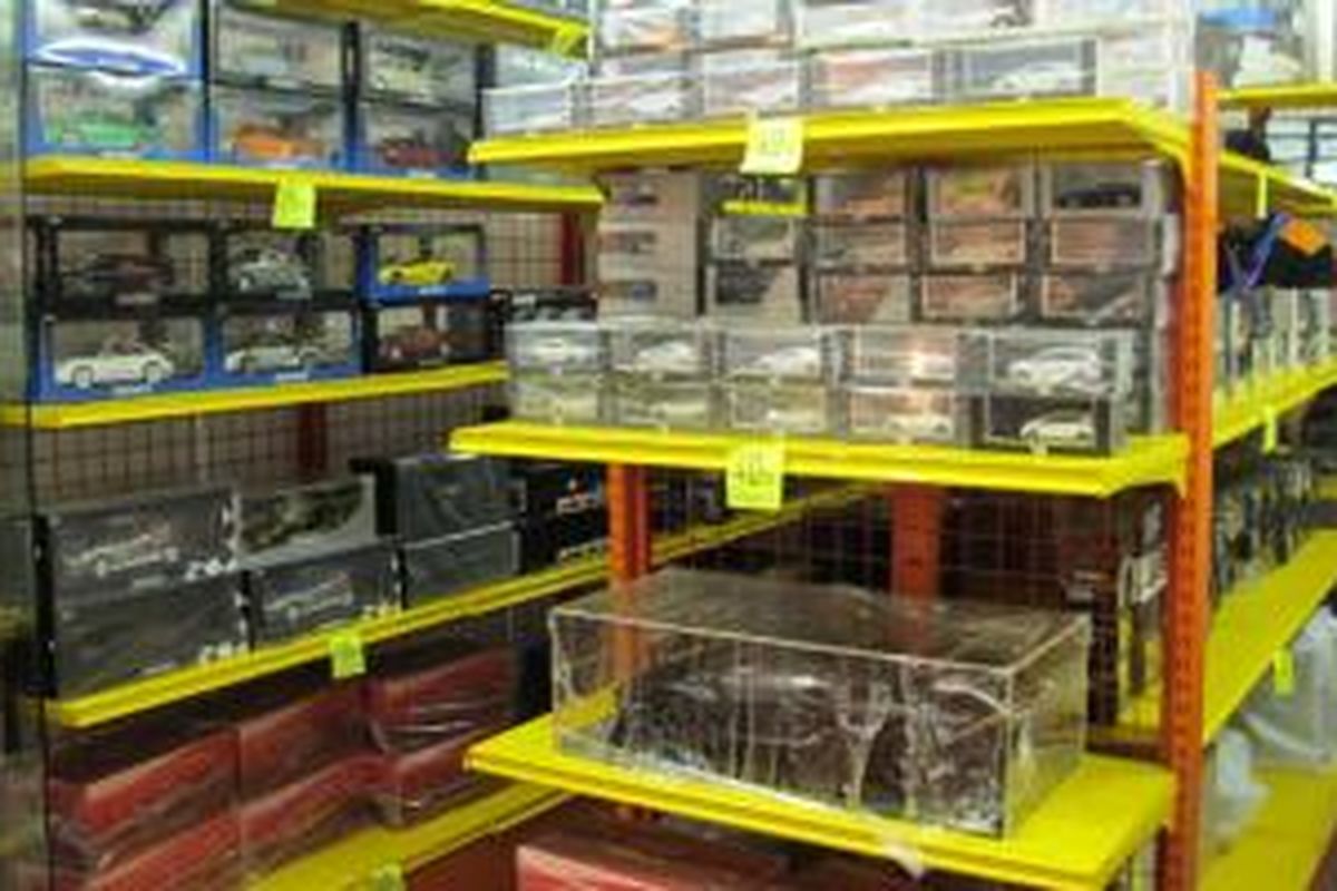 Aneka die cast dijual dengan harga diskon di IIMS.