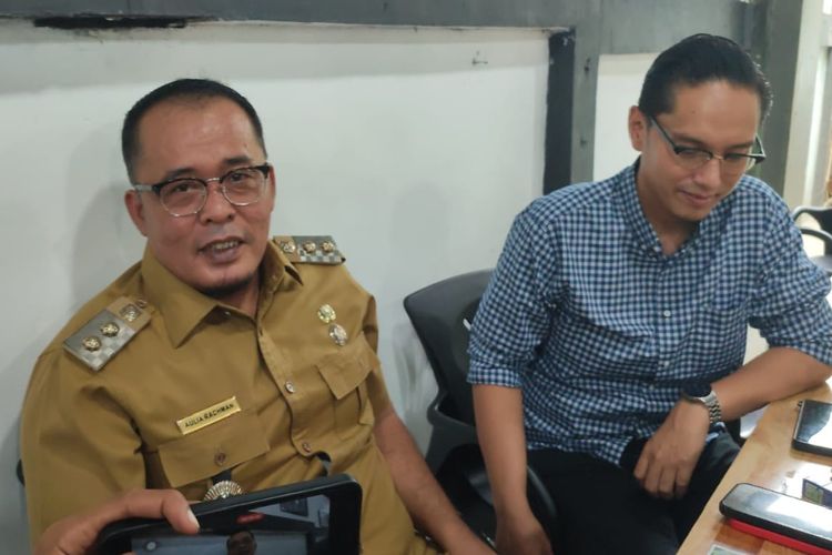 Wakil Wali Kota Medan, Aulia Rachman saat diwawancarai wartawan di Warung Incek Budi (WIB) di Jalan Sudirman, Kota Medan, Senin (2/9/2024).