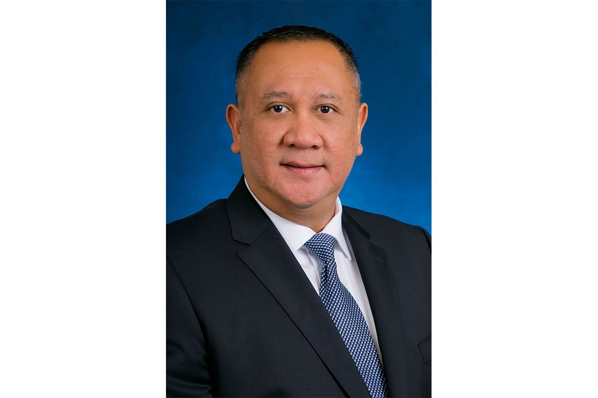 CEO Standard Chartered Indonesia Donny Donosepoetro OBE. 