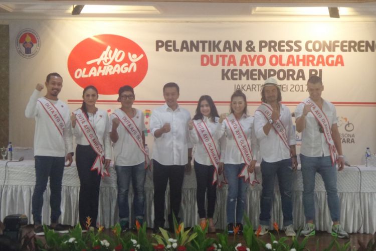 Pelantikan 9 pesohor hiburan sebagai Duta gerakan nasional Ayo Olahraga di Kemenpora, Jakarta Pusat, Rabu (3/5/2017).