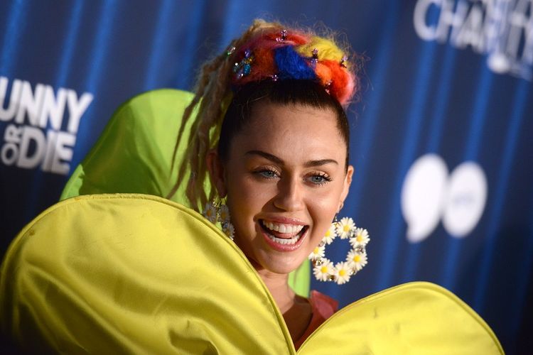 Miley Cyrus menghadiri acara Hilarity for Charitys Variety Show in Los Angeles, California, pada 17 Oktober 2015. Ia meluncurkan single terbarunya, Malibu, pada Kamis (11/5/2017).