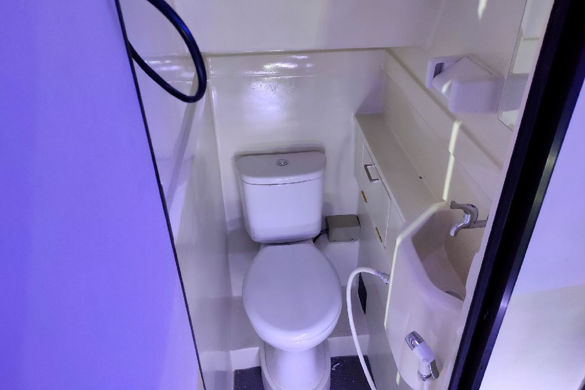 toilet dalam bus