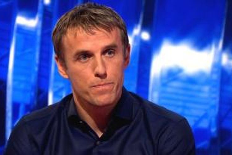 Asisten pelatih Valencia, Phil Neville. 