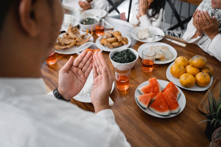 Waktu Buka Puasa Surabaya dan Sekitarnya Hari Ini, 9 Maret 2026