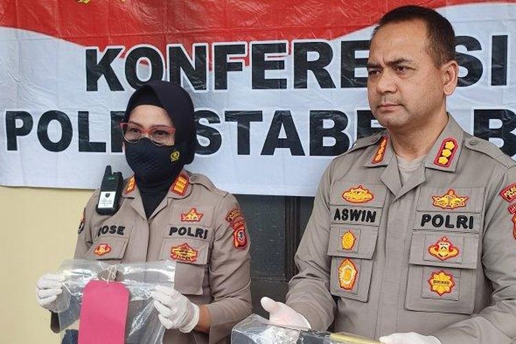 Polrestabes Bandung mengungkap kasus pelecehan sesama jenis yang terjadi di Jalan Mochamad Toha, Kota Bandung.
