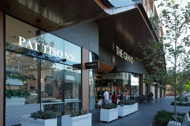 Habiskan Dana Rp 215 Miliar, Iwan Sunito Rebut The Grand dari Crown Group