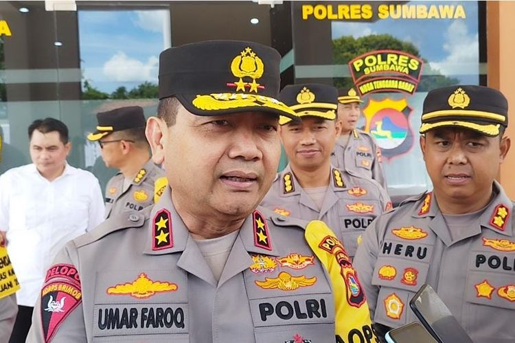 Kapolda NTB, Inspektur Jenderal Polisi Raden Umar Faroq, saat konferensi pers di Polres Sumbawa Senin (4/12/23)