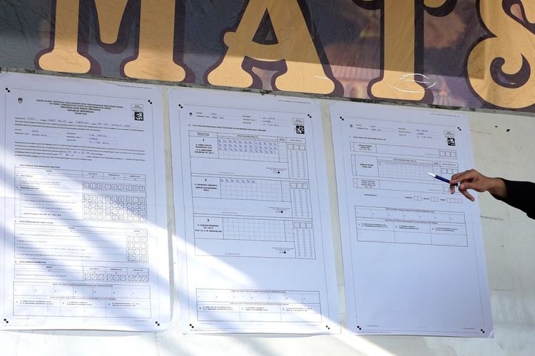 Terekam Kamera, Caleg di Pidie Jaya Bawa Surat Suara Sendiri