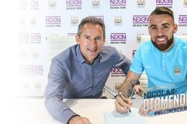 Nicolas Otamendi bergabung dengan Manchester City, Kamis (20/8/2015). 