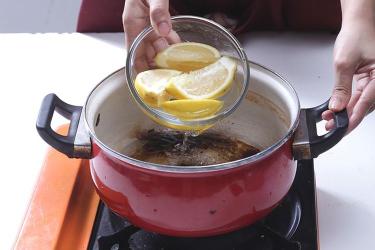 Cara Membersihkan Panci Gosong Pakai Lemon