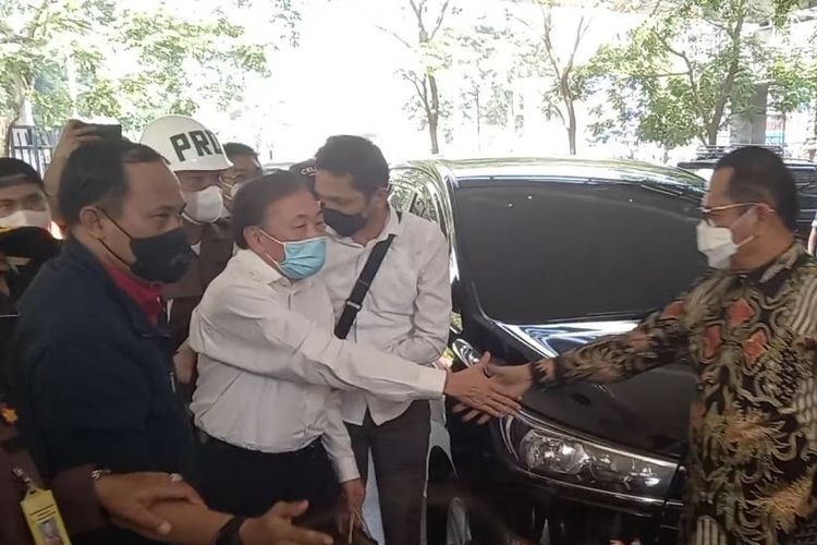 Buron kasus korupsi sekaligus bos PT Duta Palma Group Surya Darmadi tiba di Gedung Kejaksaan Agung Senin (15/8/2022).