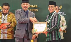 Dorong Kesadaran Masyarakat Bayar Zakat, Bupati Bandung Terima Penghargaan dari Baznas RI