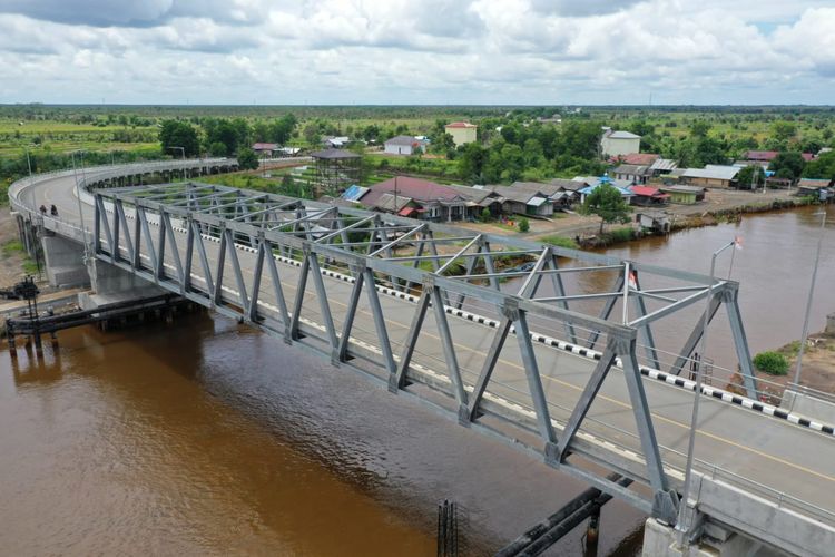 Satu Jembatan Kanal Antang dan tiga overpass di Kabupaten Tapin, Kalimantan Selatan diresmikan Menteri PUPR Basuki Hadimuljono, Sabtu, (8/2/2020).