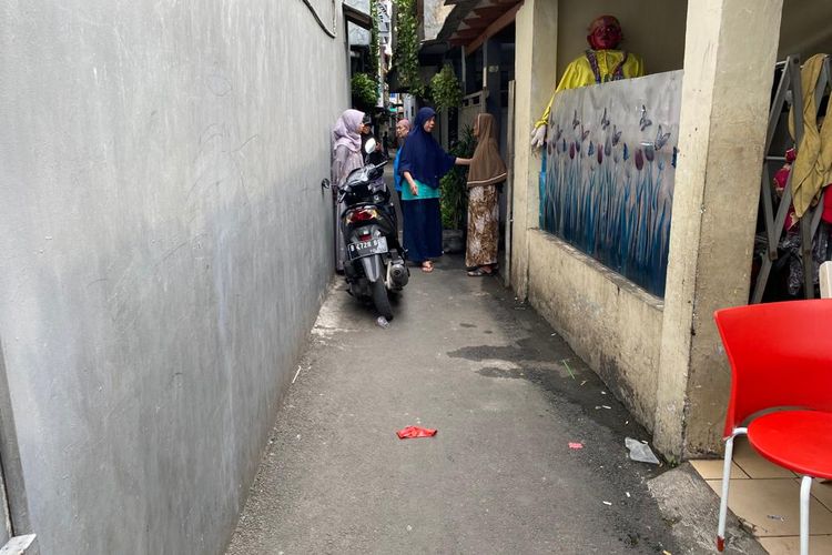 Suasana di rumah RJ di Jalan Adhi Karya, RT 007 RW 005, Kebon Jeruk, Jakarta Barat pada Jumat (5/5/2023). Korban diduga diculik dua pria melalui media sosial. 