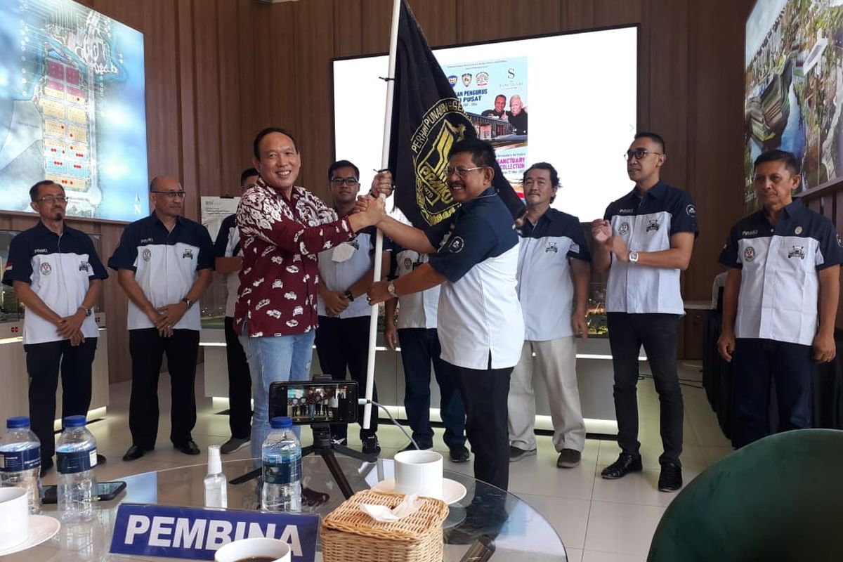 Pelantikan Pengurus Pusat Perhimpunan Penggemar Mobil Kuno Indonesia (PPMKI) masa bakti 2021-2024.