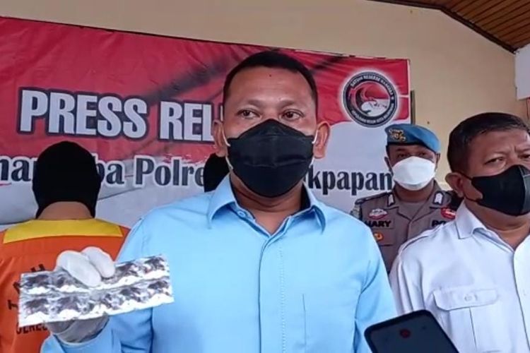 Polisi berhasil mengungkap dua pelaku penjual narkotika jenis Zenit di Balikpapan