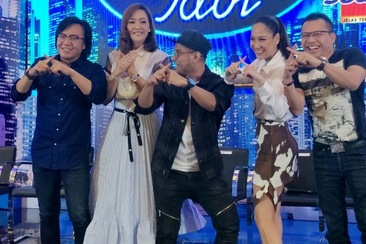 Deretan juri di Indonesian Idol X, dari kiri ke kanan berturut-turut Ari Lasso, Maia Estianty, Judika, Bunga Citra Lestari, dan Anang Hermansyah. Gambar diambil dalam jumpa pers di MNC Studios, Kebon Jeruk, Jakarta Barat, Senin (16/9/2019).