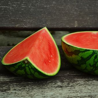 Ilustrasi buah semangka yang rasanya manis