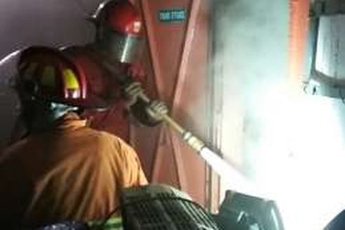 Galangan Kapal Terbakar, Satu Pekerja Diduga Terjebak di Dalam Kapal