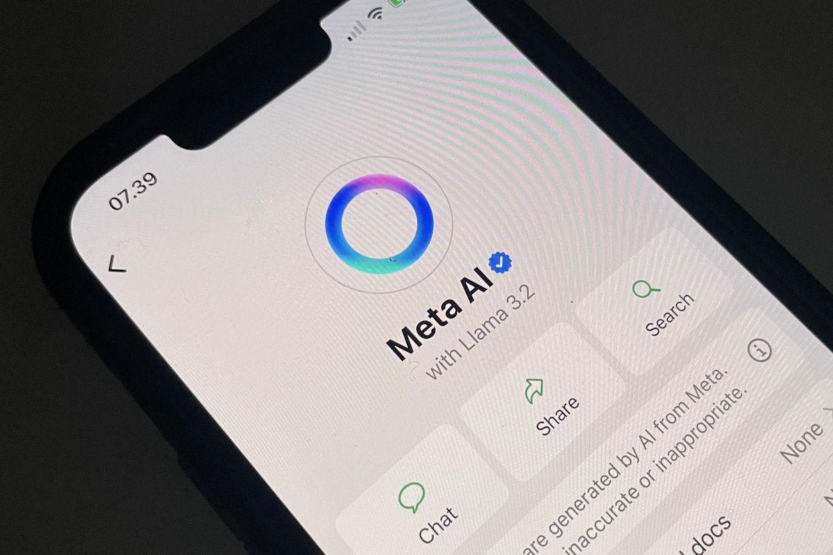 Menu Meta AI di WhatsApp buat chatting dengan chatbot pintar.