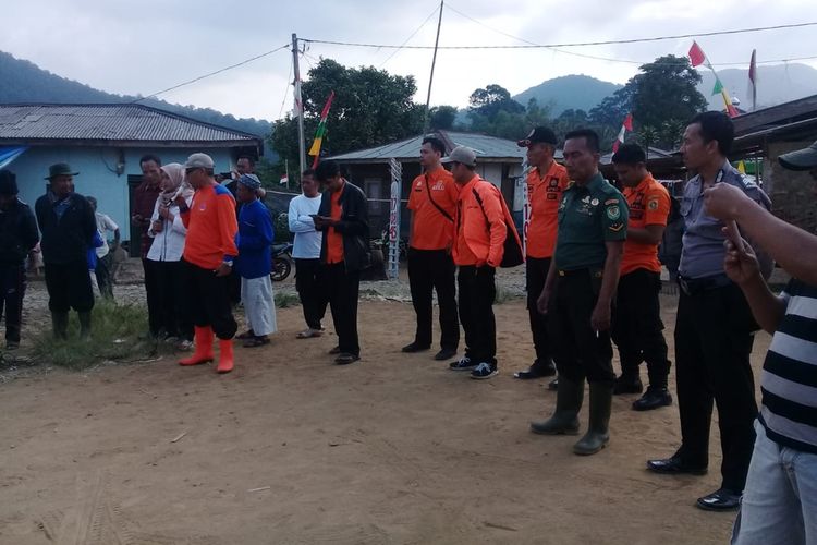 BPBD Kabupaten Bogor dirikan tenda darurat di Desa Citalahab, Nanggung, Bogor, Jawa Barat sejak Rabu (21/8/2019)