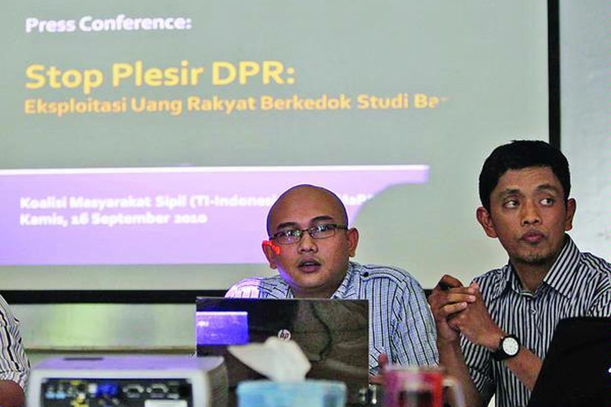 Koalisi Masyarakat Sipil menggelar konferensi pers di kantor Transparency International Indonesia, Jakarta, Kamis (16/9), menyikapi kunjungan kerja anggota DPR ke luar negeri. Mereka menilai kunjungan ke luar negeri tidak efektif dan tidak efisien.