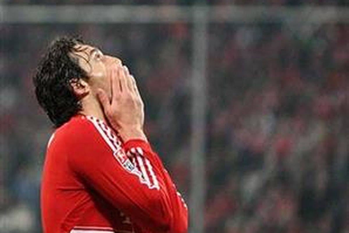 Luca Toni kecewa karena gagal mengeksekusi hadiah penalti.
