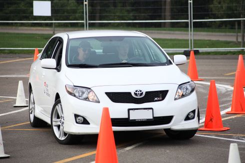 Pentingnya Pendalaman Teori Sebelum Belajar Mengemudi Mobil