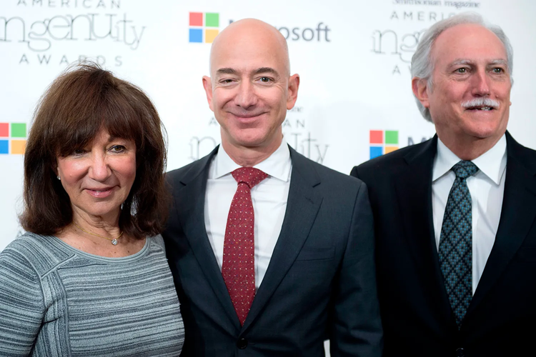 Pendiri Amazon Jeff Bezos Selangkah Lagi Beli Sepertiga Saham Liverpool