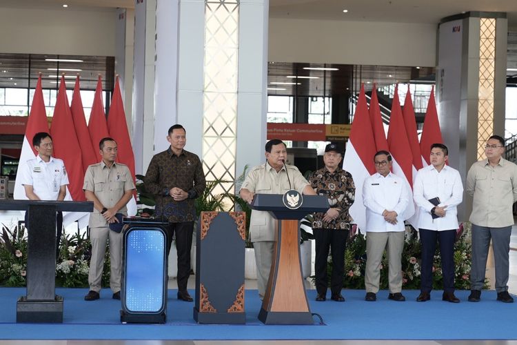 Presiden RI Prabowo Subianto saat meresmikan Stasiun Tanah Abang Baru, Selasa (4/11/2025).