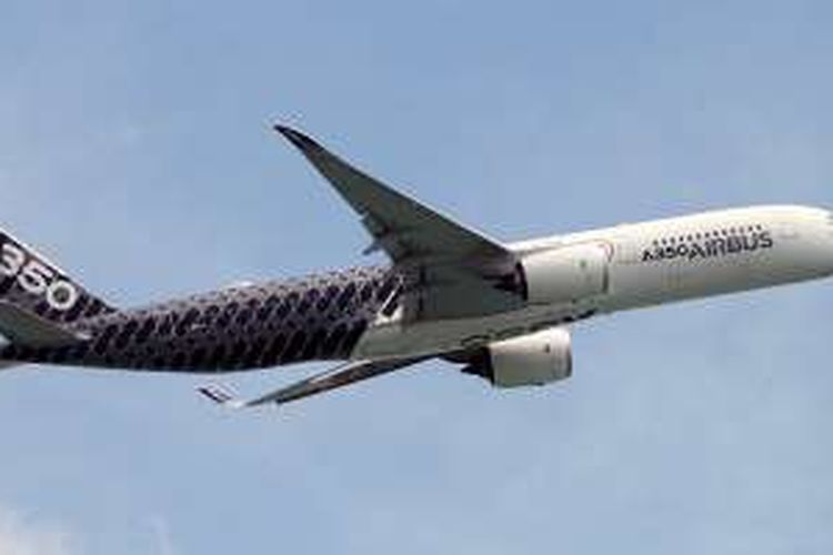 Airbus A350 saat unjuk kebolehan di Singapore Airshow 2016.