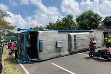 Ugal-ugalan di Jalan, Bus Sugeng Rahayu Jurusan Solo-Surabaya Terguling di Jalan, Penumpang Trauma