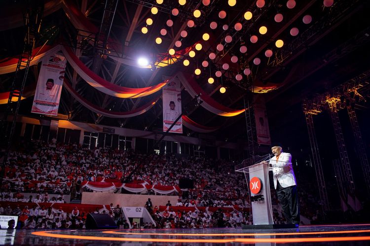 Presiden Partai Keadilan Sejahtera (PKS) Ahmad Syaikhu menyampaikan pidato dalam Milad ke-20 Partai Keadilan Sejahtera di Istora Senayan, Kompleks GBK, Jakarta, Minggu (29/5/2022). ANTARA FOTO/Sigid Kurniawan/nz.