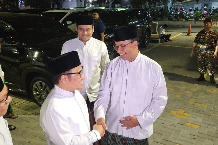 Bakal capres koalisi Perubahan Anies Baswedan dan bacawapres Muhaimin Iskandar kompak hadiri acara Maulid Nabi di Masjid Al-Ittihad, Tebet, Jakarta Selatan, Jumat (13/10/2023).