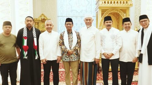 Bertemu Tokoh Sumatera Barat, Mahfud Janji Tuntaskan UU Masyarakat Hukum Adat 
