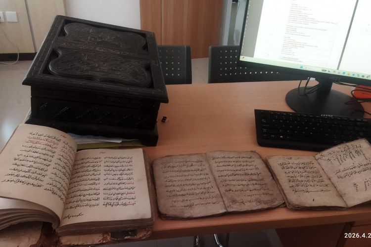 Misteri Naskah Kuno Purworejo 506 Halaman, Pakai Arab Pegon dan Sampul Kayu