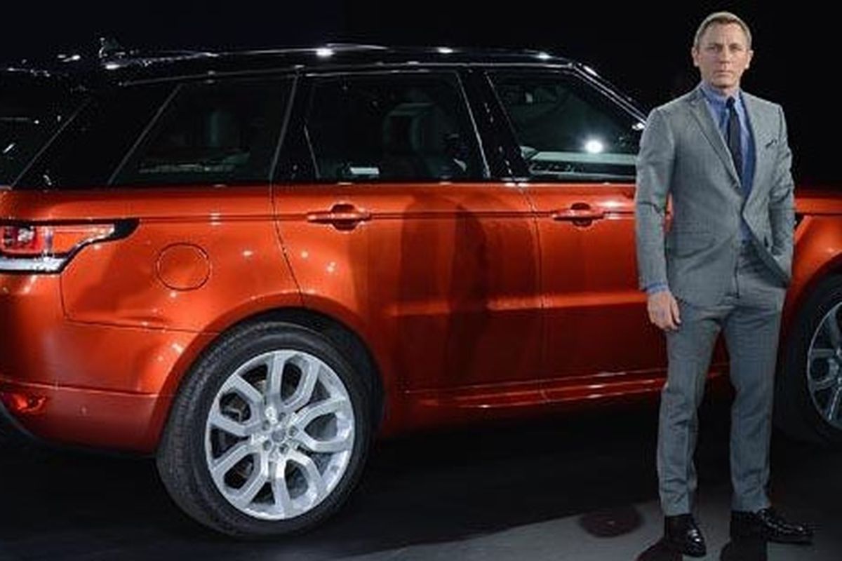 Bond Dibayar Rp 9,7 miliar untuk Peluncuran Range Rover