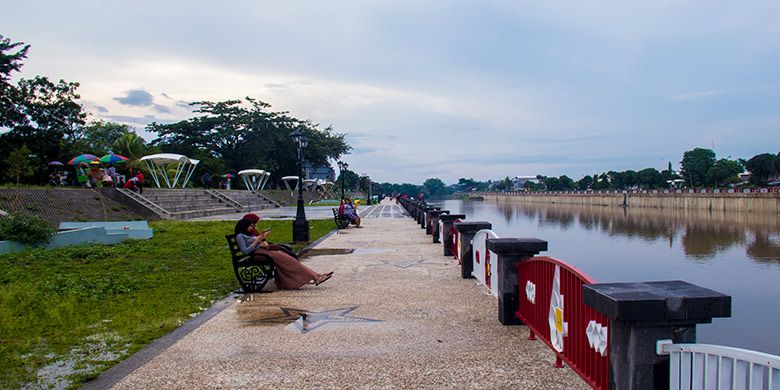 Taman Tirtonadi yang nyaman untuk bersantai.