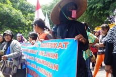 Tiga Tahun Tak Digaji, Buruh PT Maya Muncar Demo