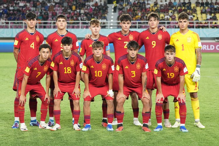 Starter timnas U17 Spanyol saat melawan Kanada dalam matchday pertama Grup B Piala Dunia U17 2023 di Stadion Manahan, Solo, pada Jumat (10/11/2023) malam WIB. Terkini, Spanyol memastikan diri lolos ke babak 16 besar usai meraih kemenangan 1-0 atas Mali pada matchday kedua Grup B.