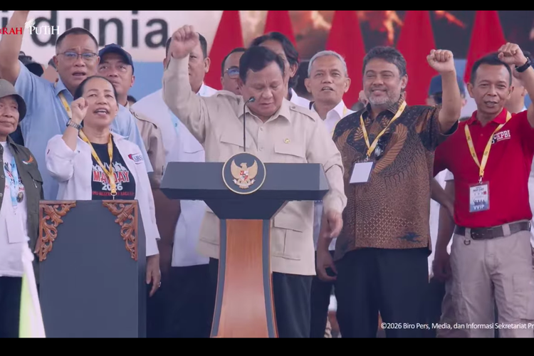 Prabowo, elite organisasi buruh, dan massa buruh mendendangkan Internasionale di May Day 2026. 