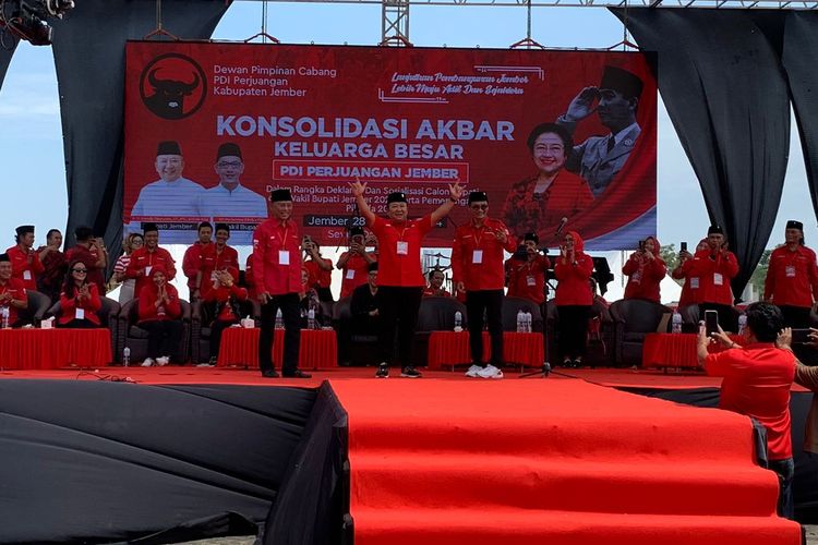 Gelar Konsolidasi Akbar, Bupati Hendy Dikukuhkan Jadi Kader PDIP