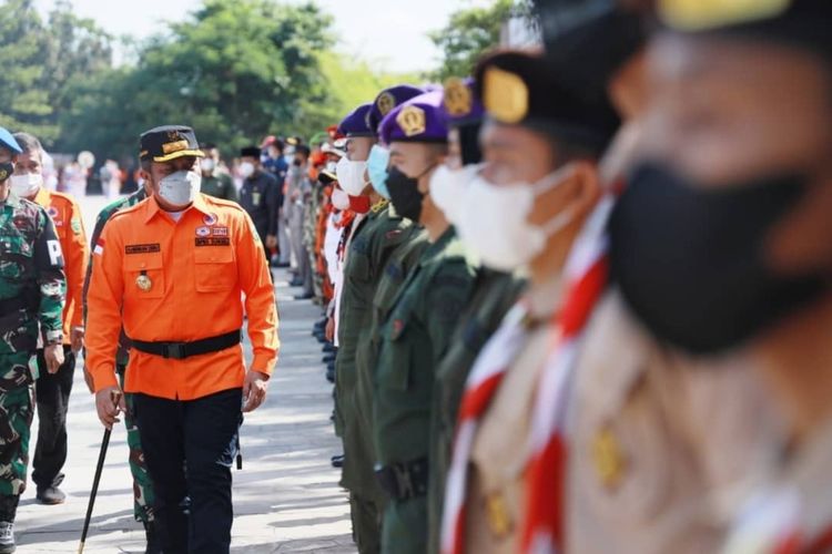 Apel kesiapsiagaan bencana hidrometeorologi yang berlangsung di pelataran venue shooting range Jakabaring Sport City (JSC) Palembang,Sumatera Selatan Selasa (16/11/2021).