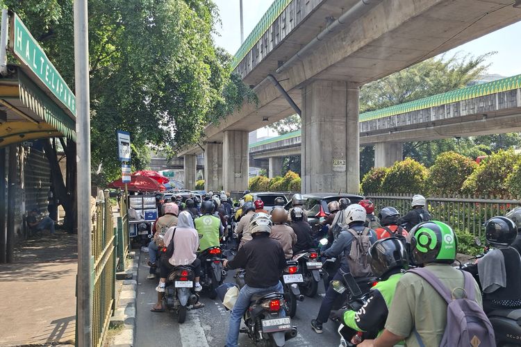 Macet Parah di Tendean dan Mampang Jaksel Imbas JPO Dibongkar, Ojol Matikan Aplikasi