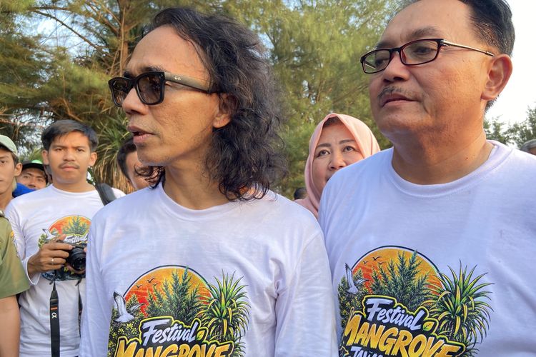 Cerita Kaka Slank, Hobi Berkebun Hingga Tanam Cemara Laut di Tuban