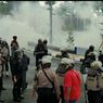 Suporter PSIS Semarang Memaksa Masuk Stadion Jatidiri, Polisi Tembakan Gas Air Mata