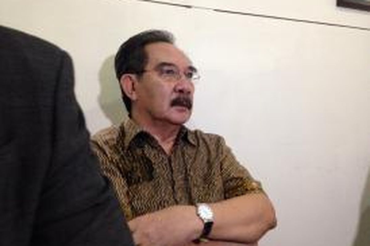 Mantan Ketua Pemberantasan Korupsi (KPK) Antasari Azhar di kantor notaris tempatnya menjalani proses asimilasi, Rabu (16/9/2015). 