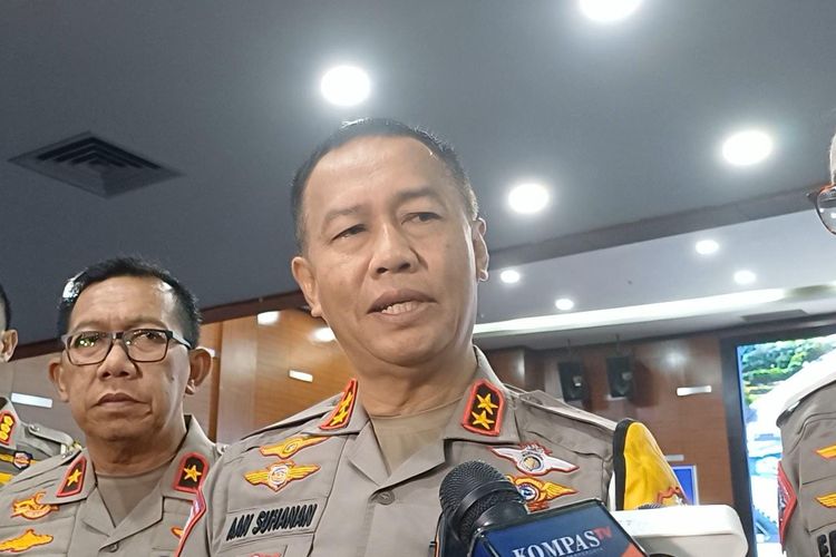 Kepala Korps Lalu Lintas (Kakorlantas) Irjen Pol Aan Suhanan di Gedung NTMC, Jakarta, Jumat (12/4/2024).