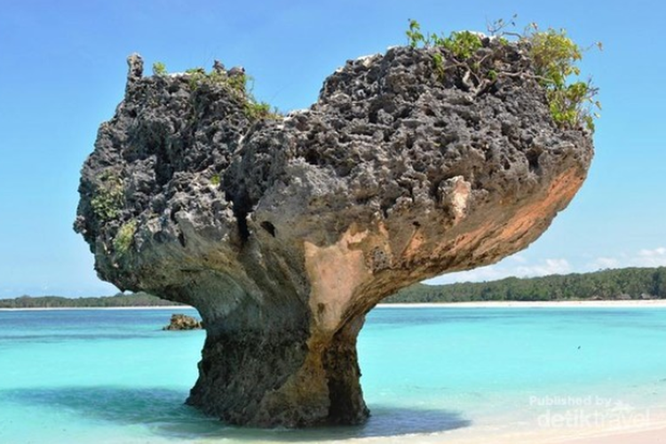 Pantai Oesosole, Pulau Rote Nusa Tenggara Timur 